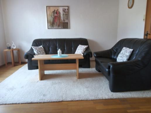 Gemütliches Wohnzimmer mit Sat-TV